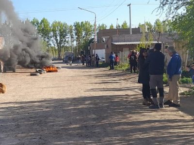Violencia, disparos y corridas en un desalojo en un loteo de Fernández Oro