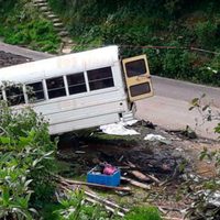 Autobús se accidenta en Michoacán; hay 10 muertos y 12 heridos