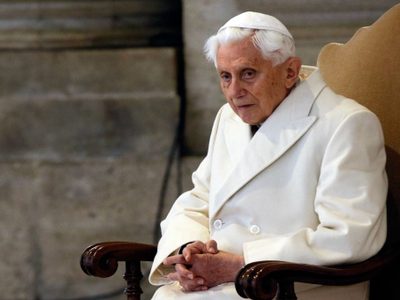 El Papa emérito Benedicto XVI está 'extremadamente frágil”, reporta su biógrafo