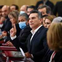 Militantes toman sede del PRI, exigen renuncia de "Alito"