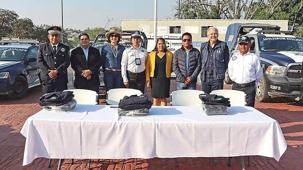Raúl Salinas con autoridades municipales de Chiautzingo, Puebla