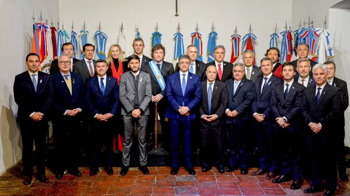 La firma del pacto de mayo se realizó en Tucumán en los primeros minutos del 9 de julio. Fuente: (X).