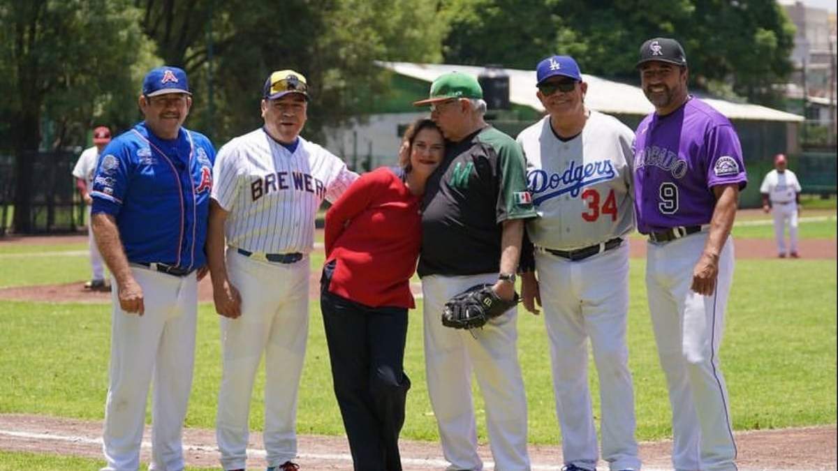 AMLO en juego con leyendas del beisbol mexicano