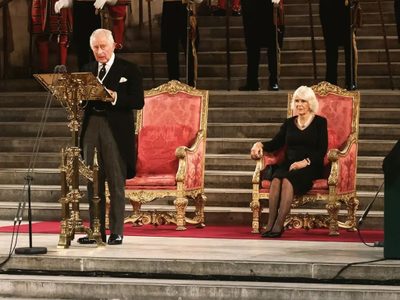 La imagen de Carlos III mejora drásticamente tras convertirse en rey