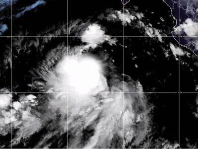 Tormentas tropicales Juliette y Fernand avanzan sobre aguas abiertas en el Pacífico y Atlántico