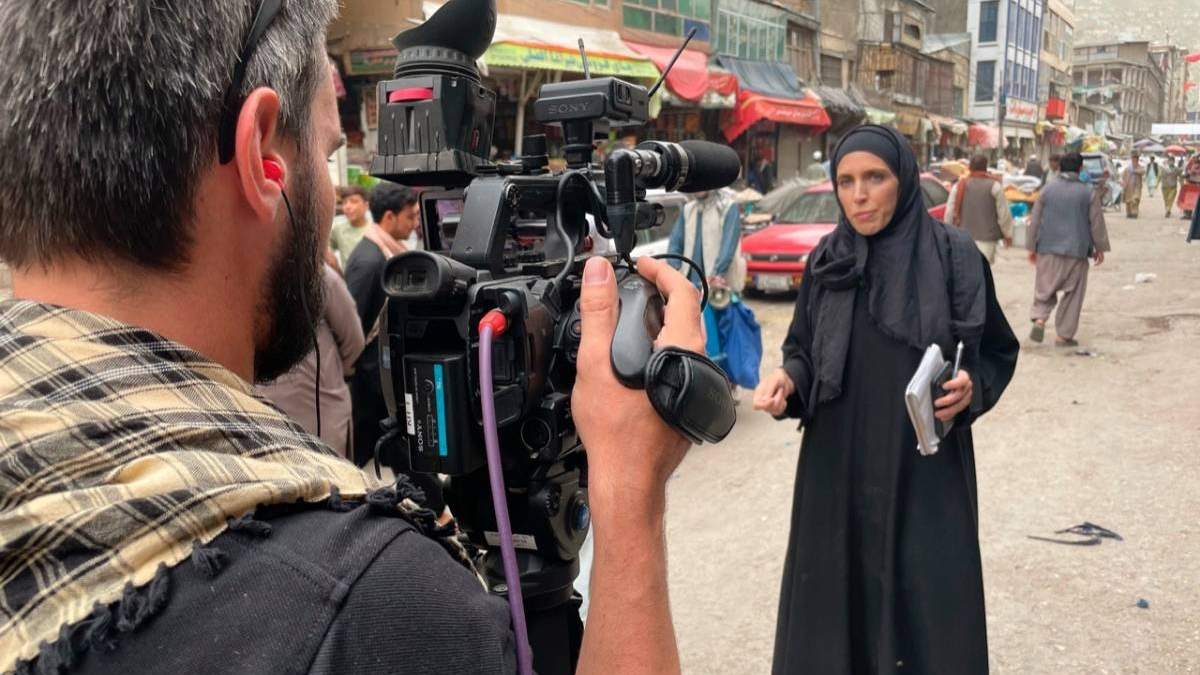La corresponsal de CNN, Clarissa Ward, en un reporte desde Kabul