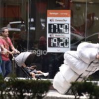 Peso pierde ante defensa de la Fed por su autonomía y por aranceles a India