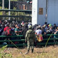 Ciudad fronteriza de Texas lidia con aumento de migrantes