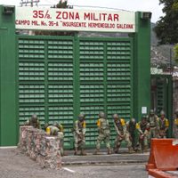 Caso Ayotzinapa: Por delincuencia organizada, ordenan capturar a los ocho militares recién liberados