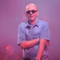 Él es Bruno, el hijo de perfil bajo y poco conocido del Indio Solari