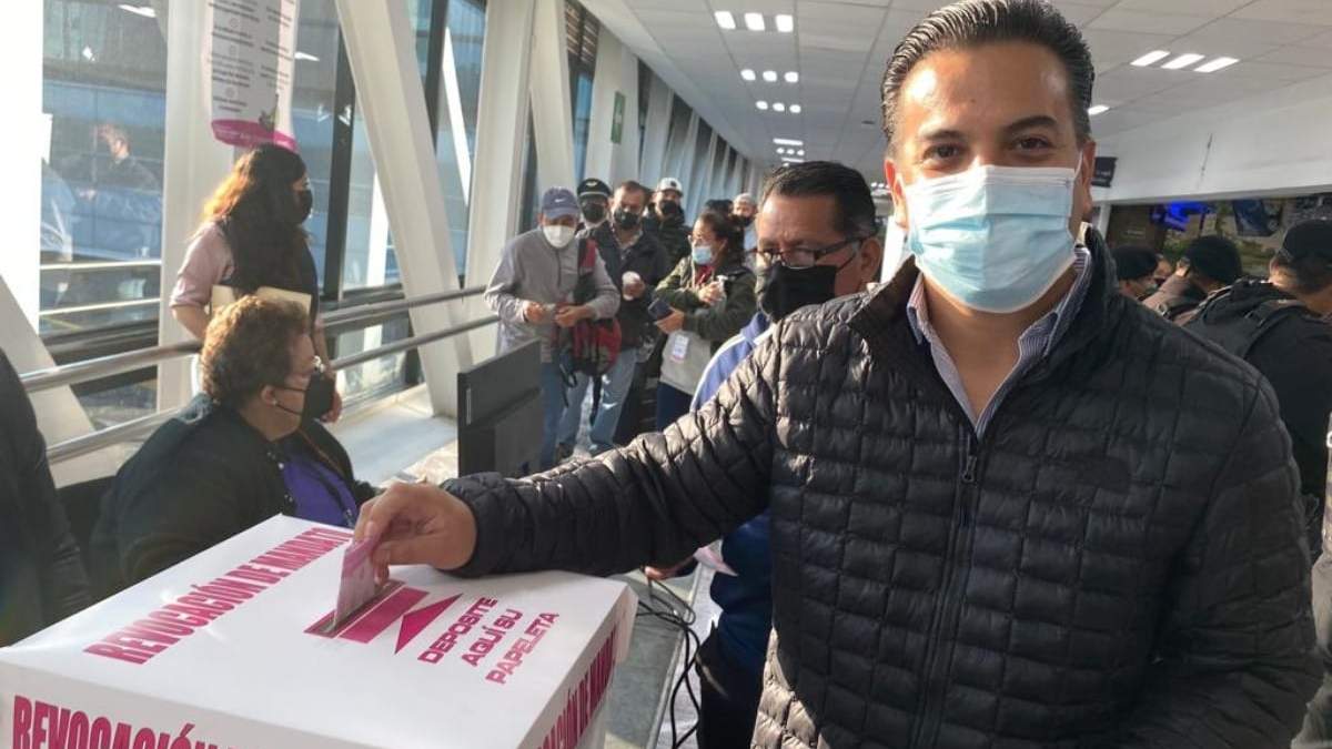 El senador del PAN, Damián Zepeda, acudió a votar