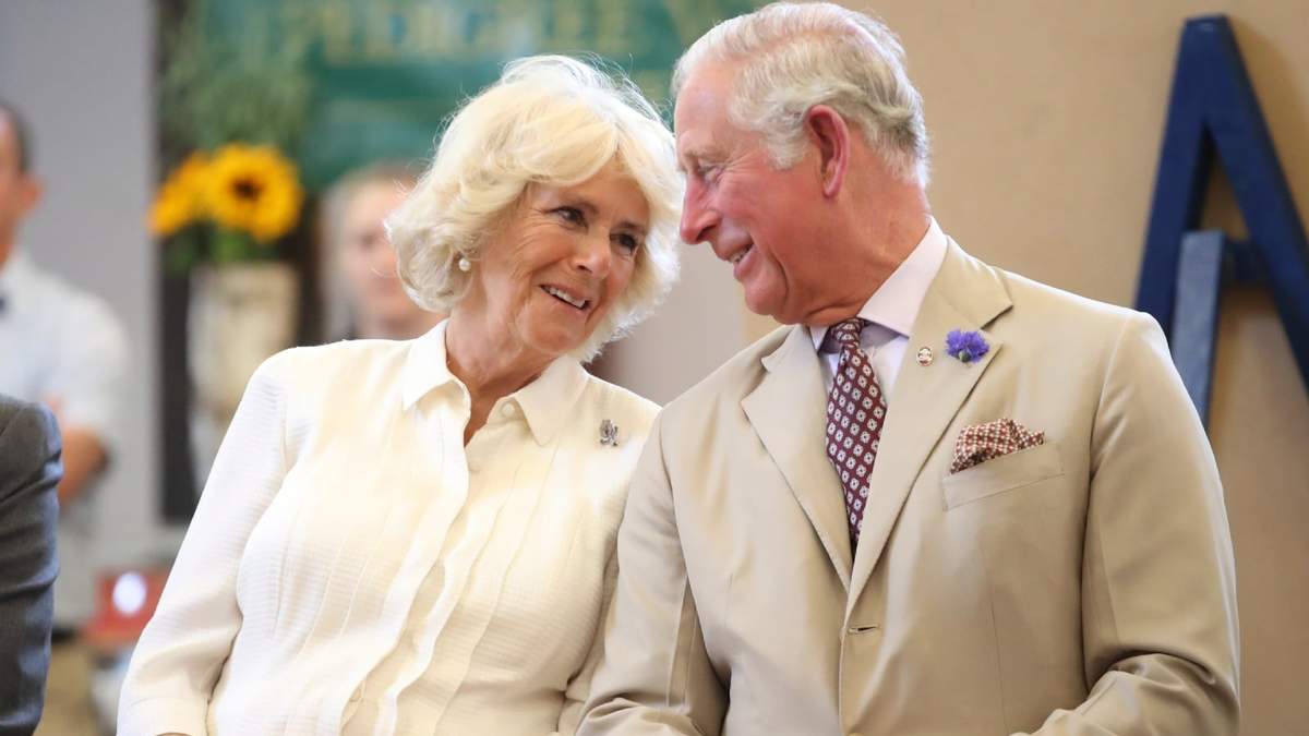 Camilla Parker Bowles y el príncipe Carlos. Fuente: (Instagram)
