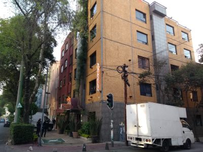 Hallan el cuerpo de una mujer en hotel de la colonia Tabacalera; indagan feminicidio