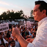 Obligados, burócratas participan en marcha 'por la unidad de México” en Campeche