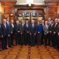 AMLO se reúne con empresarios a unos días del relevo del CCE