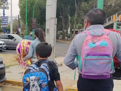 ¿Padre soltero? La Secretaría del Bienestar tiene un programa de apoyo económico