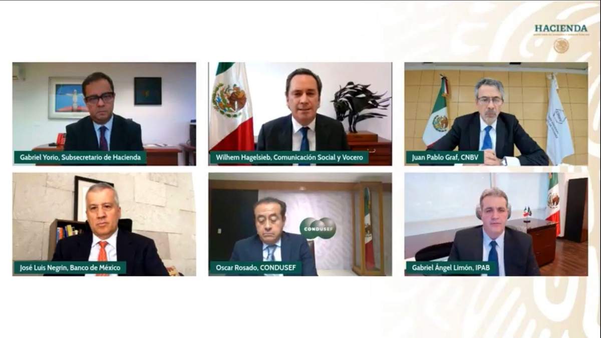 Funcionarios de Hacienda dando inicio al proceso de liquidación de Accendo Banco