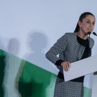 Sheinbaum criticó al INE por ocultar encuesta que revela apoyo a la reforma electoral de AMLO