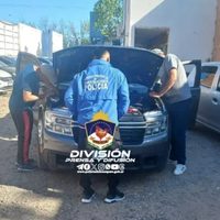 Realizaban tareas de prevención y observaron una camioneta con varias adulteraciones: un detenido