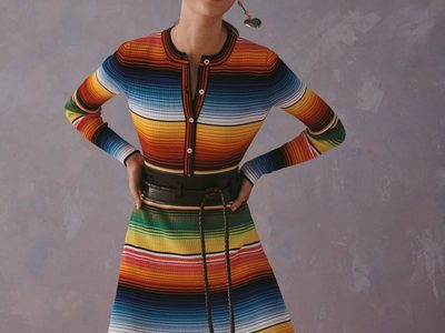Mientras se estanca la ley de salvaguarda del patrimonio cultural, los madruga la modista Carolina Herrera