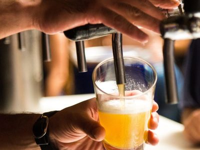 Cervecera mexicana lanzó plan para ayudar a bares y personal gastronómico