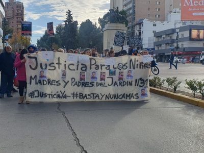 Padres y madres de los jardines infantiles se movilizaron para exigir justicia