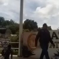 Balean a asistentes a fiesta en plaza de toros de Huitzuco, Guerrero