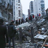 México mandó "equipo de especialistas bien entrenados" a Turquía para ayudar tras terremoto: Ebrard
