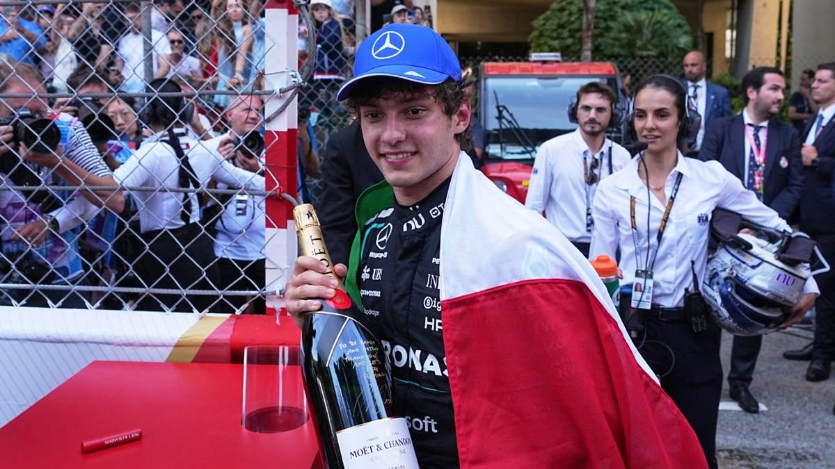 El italiano Kimi Antonelli, de Mercedes, reacciona al ganar el Gran Premio de Mónaco el domingo 7 de junio del 2026