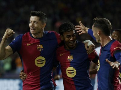 Lewandowski amplía su racha goleadora en la victoria del Barcelona 5-1 al Sevilla