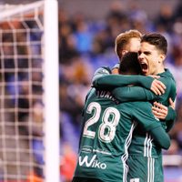 El Betis se impone 1-0 a La Coruña; Guardado sale por lesión