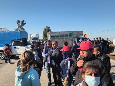 Protesta por escuela dañada en Huazulco deriva en choque entre comunidad y gobierno de Morelos