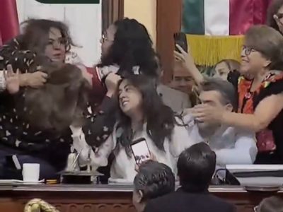 Extinción del InfoCDMX desata golpes, empujones y jalones de cabello entre diputadas (Videos)