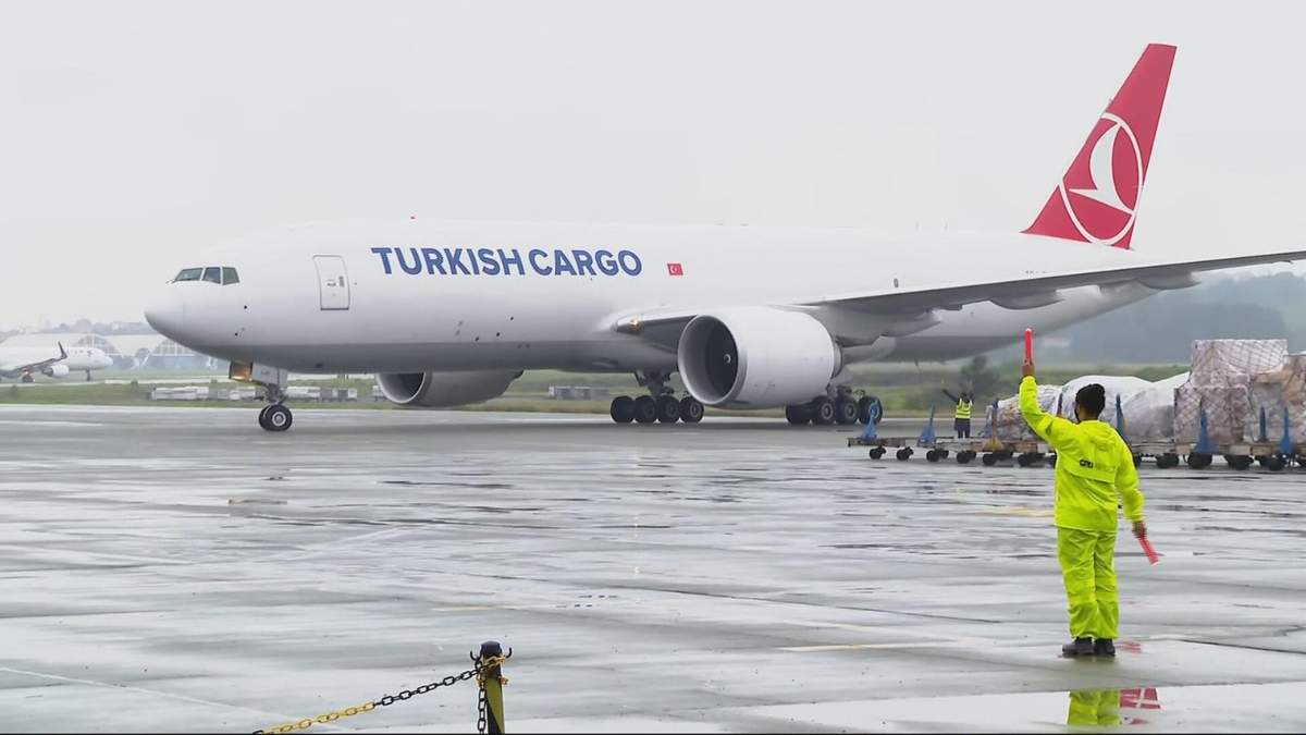 La carga con las dosis de vacunas llegó esta mañana al aeropuerto de Guarulhos, en San Pablo. Fuente: (Twitter)
