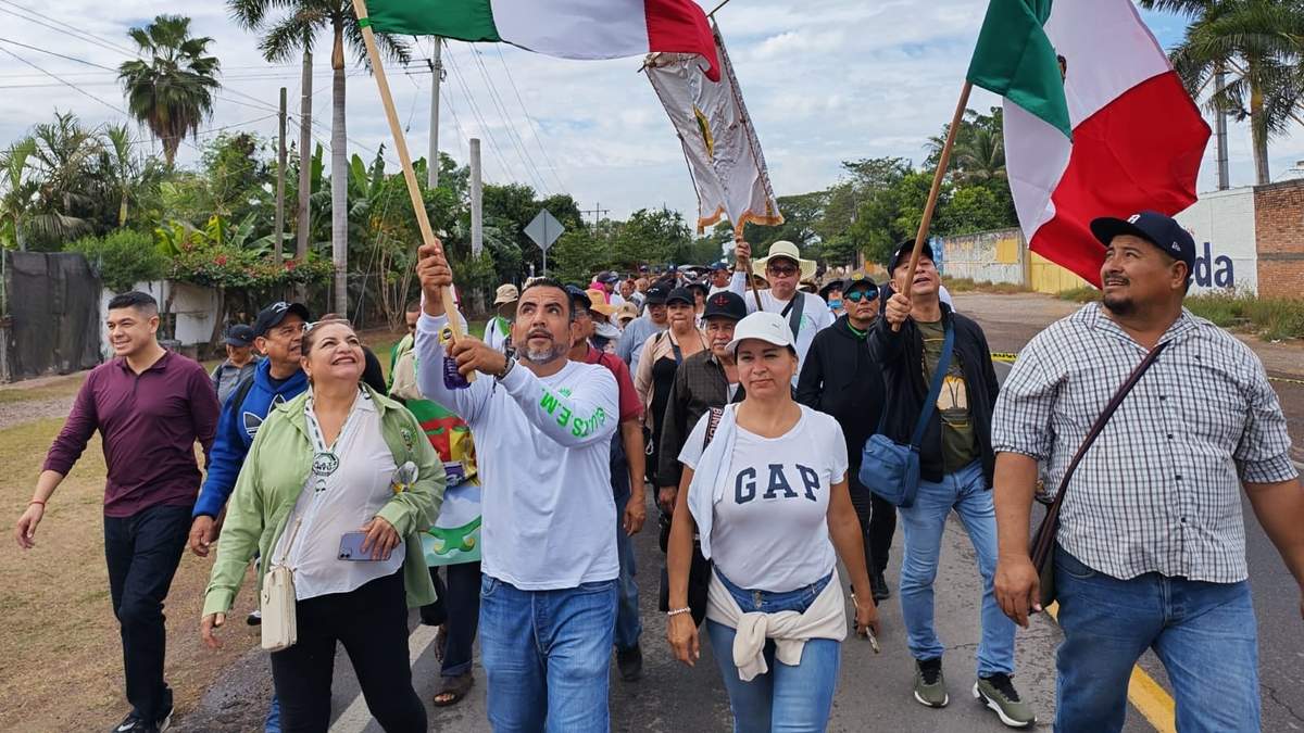 Tuzpanenses inician éxodo a pie hacia Tepic para denunciar criminalización de la protesta y adeudos laborales
