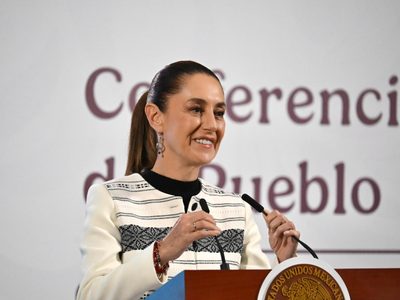 Sheinbaum se ríe de las aspiraciones presidenciales de Kenia López Rabadán