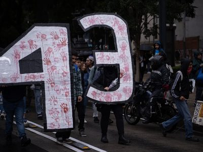 Sheinbaum se reunirá con familiares de los normalistas de Ayotzinapa a principios de diciembre