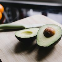 No tires la semilla de la palta: prepará este poderoso ritual sin gastar un peso para atraer la buena energía
