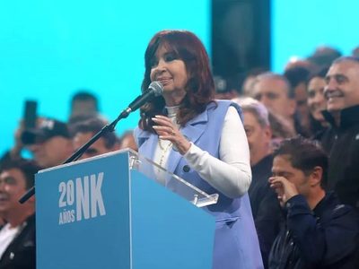 Cristina Kirchner volvió a apuntar contra Macri en el acto del 25 de mayo