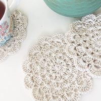 Con cosas que tenés en casa y son baratas: creá estos posatazas vintage y con toda la onda para tu comedor