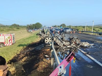 Mueren tres personas y seis están heridas por choque en la carretera Victoria–Zaragoza, Tamaulipas
