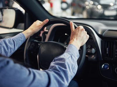 Bajaron impuestos a automotores y pueden caer los precios