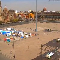 "Vamos a reconstruir. No nos vamos a dejar", dicen opositores a AMLO en el Zócalo