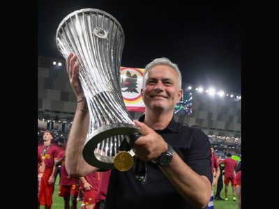 Mourinho es despedido como entrenador de la Roma