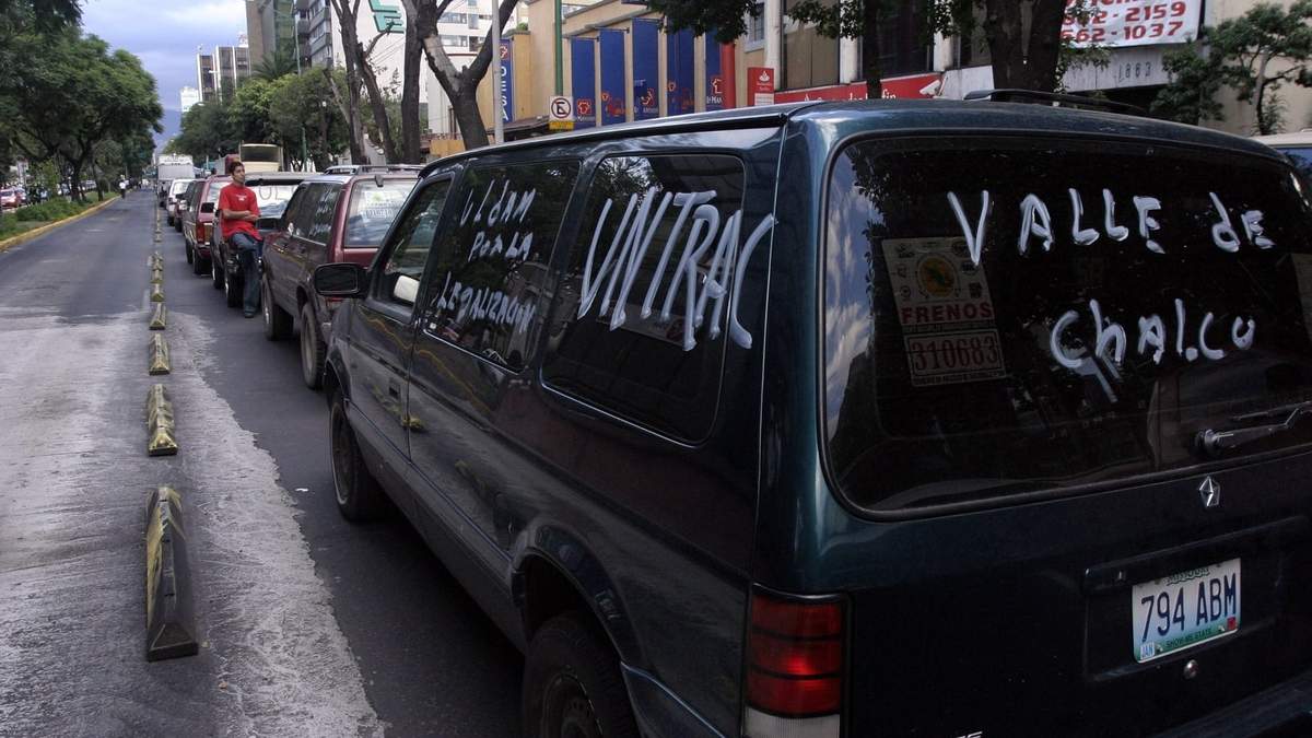 Protesta de propietarios de "autos chocolate"