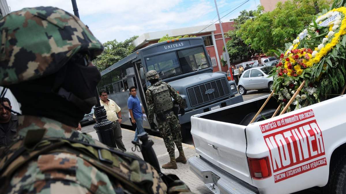 Cientos de personas sepultaron al periodista Miguel Ángel López Velasco, su esposa e hijo