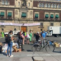 Abogado de padres de los normalistas de Ayotzinapa pidió a AMLO que haga oficial la reunión (Videos)