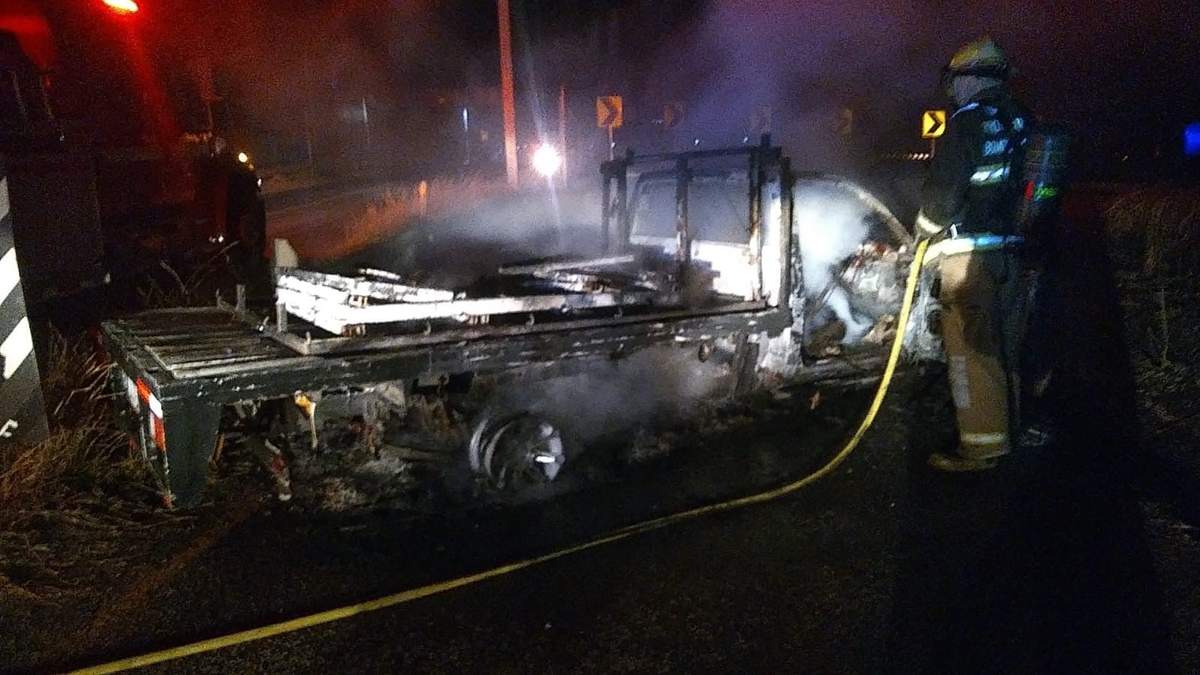 Vehículo incendiado en Teocaltiche, Jalisco