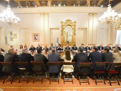Milei se reunió con gobernadores por las reformas y estuvo Casado por Cornejo