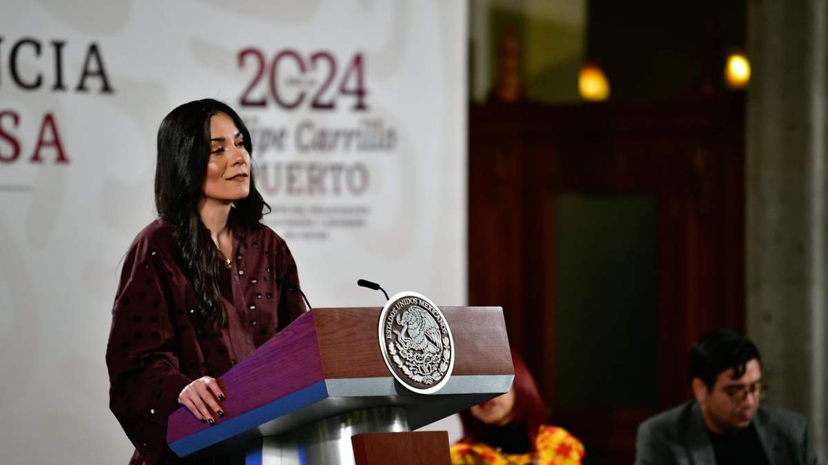 La presentadora